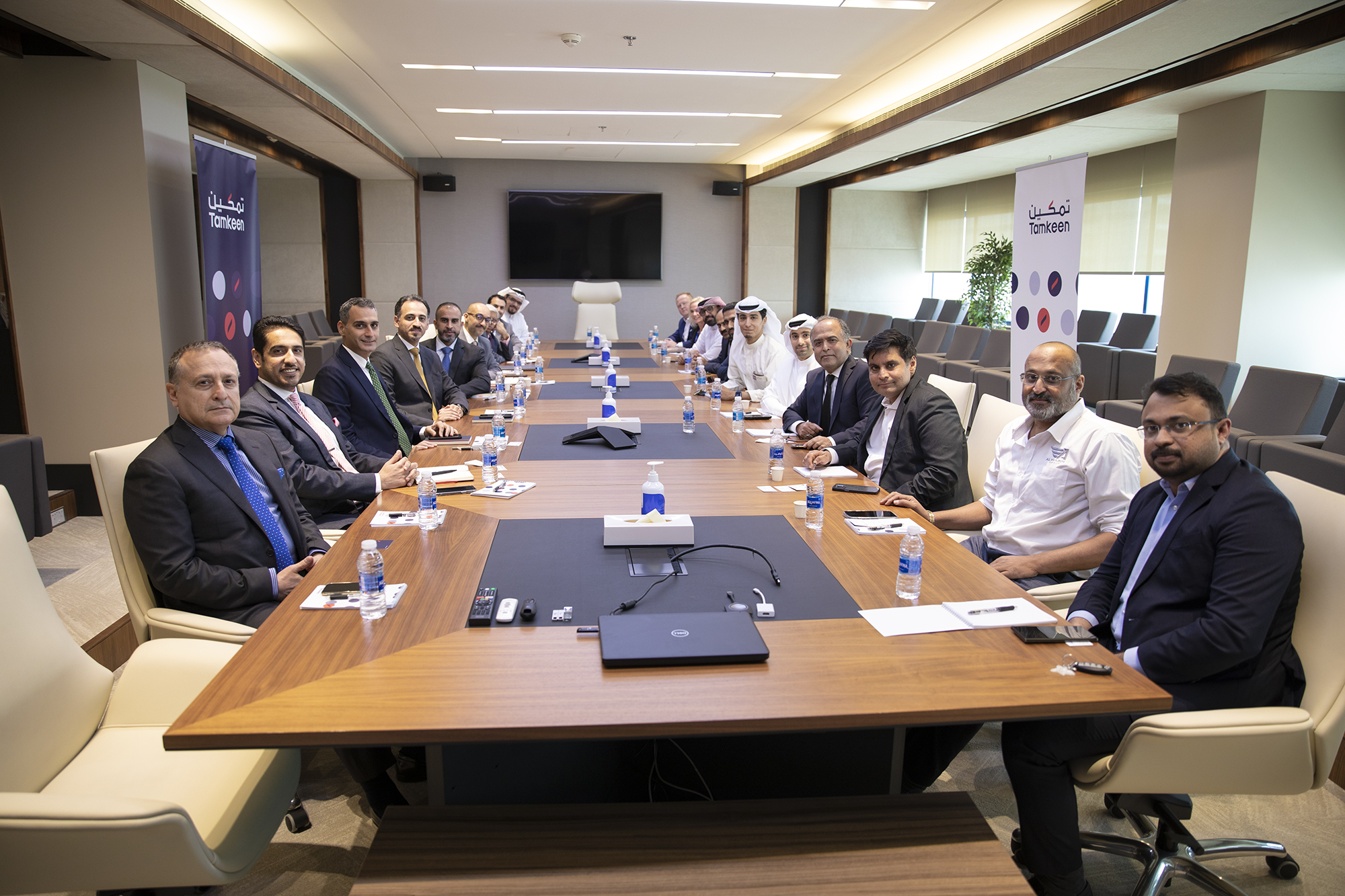 “Tamkeen” holds a meeting with representatives from the logistics sector to explore growth opportunities and encourage enterprises to benefit from the support programs for further growth and expansion